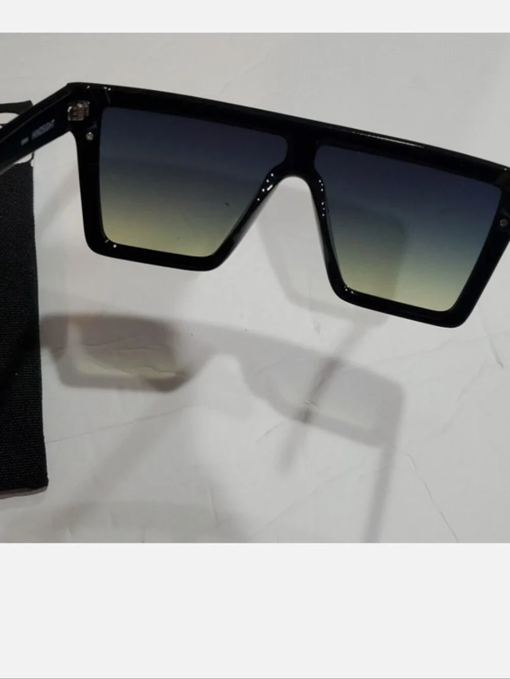 Quay Australia Hindsight black green fade lenses flat brow sunglasses new
